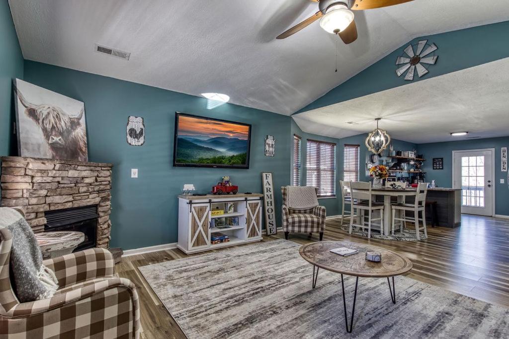 The Mason Jar, Hot Tub, Wifi, 1089 Free Tickets Each Paid Day, Dollywood And More! Pigeon Forge Luaran gambar