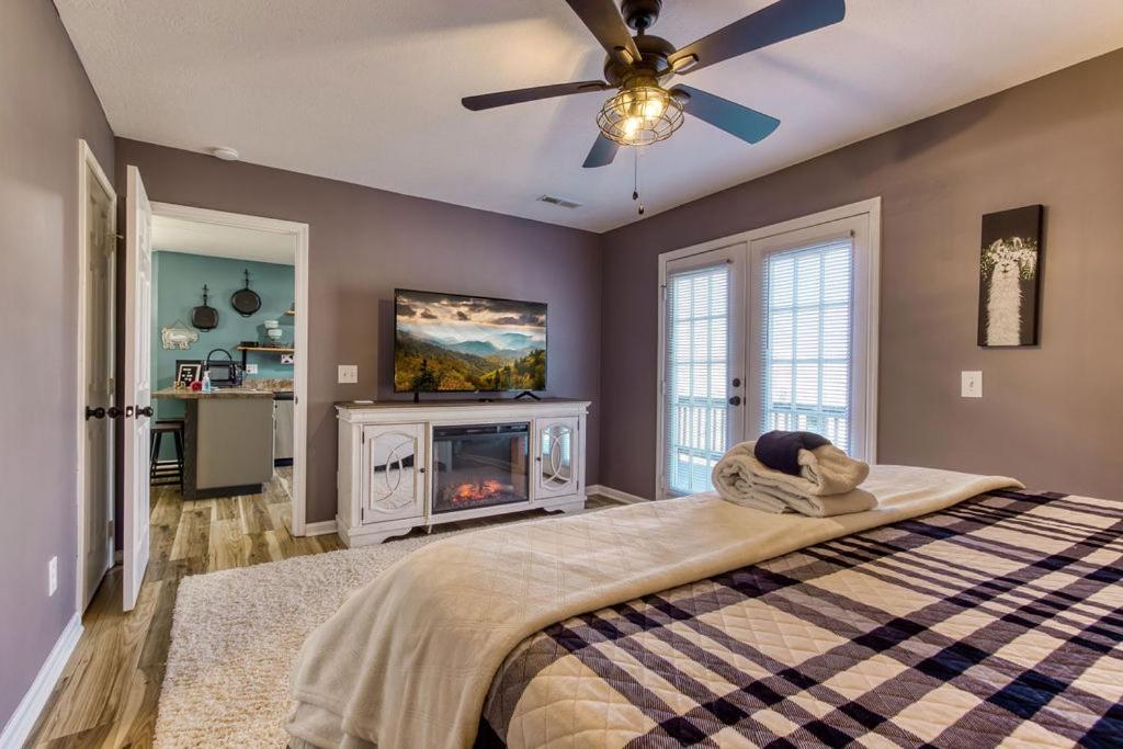The Mason Jar, Hot Tub, Wifi, 1089 Free Tickets Each Paid Day, Dollywood And More! Pigeon Forge Luaran gambar