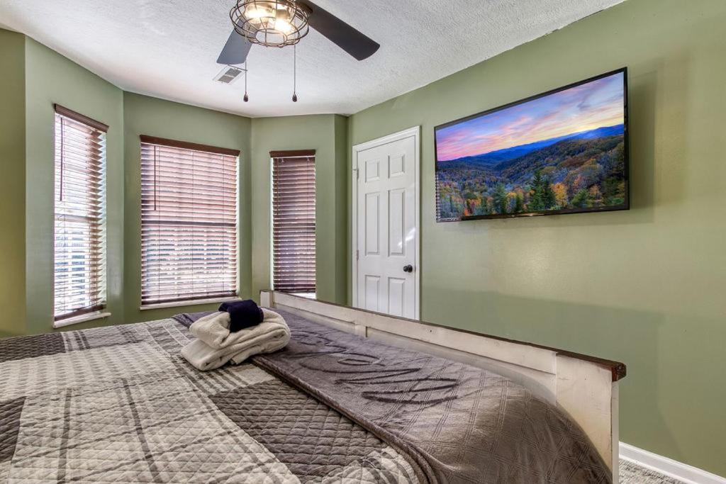 The Mason Jar, Hot Tub, Wifi, 1089 Free Tickets Each Paid Day, Dollywood And More! Pigeon Forge Luaran gambar