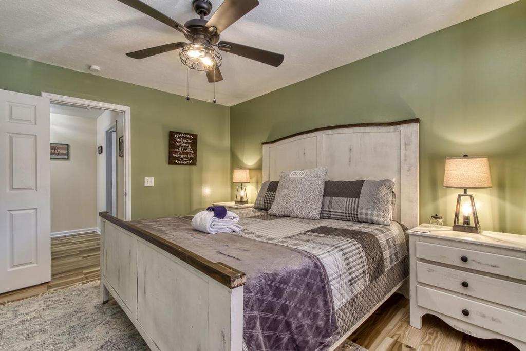 The Mason Jar, Hot Tub, Wifi, 1089 Free Tickets Each Paid Day, Dollywood And More! Pigeon Forge Luaran gambar