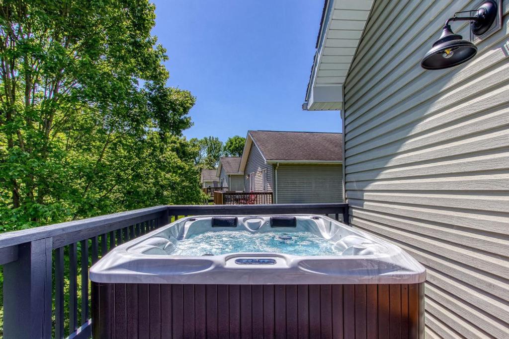 The Mason Jar, Hot Tub, Wifi, 1089 Free Tickets Each Paid Day, Dollywood And More! Pigeon Forge Luaran gambar
